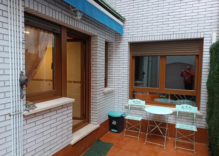 Karmelo Junto Al Metro * Bilbao